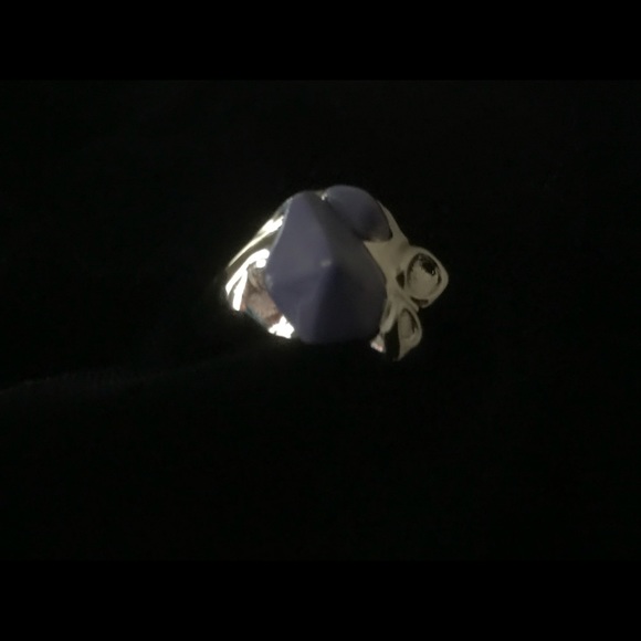 Rock lodged skull ring - Picture 4 of 6
